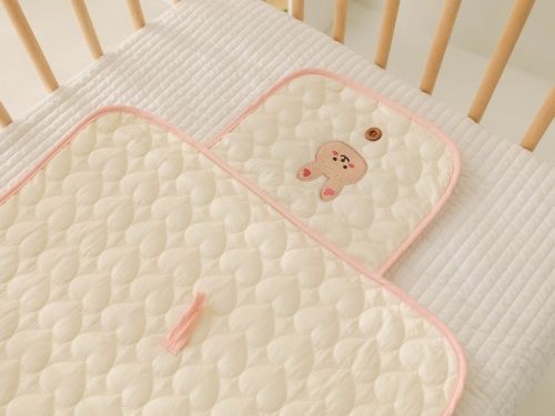 Soft cotton diaper pad, INS style with embroidery,Foldable, waterproof, convenient to carry, easy to store diaper pads, and suitable for use in baby strollers,high qulity manufacture&fashion design