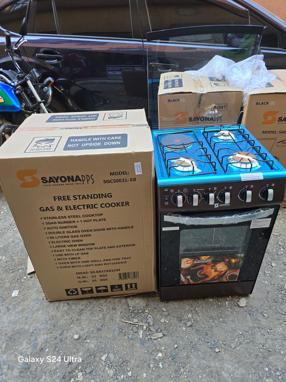 Sayona 50by 55 3gas +1 Electric plate Free standing cooker with Electric Oven 1yr Warranty.3 gas burners and 1 electric plate

Oven size: 50×50cm

1 Oven tray and 1 Oven grill

60 litres gas oven

Ele