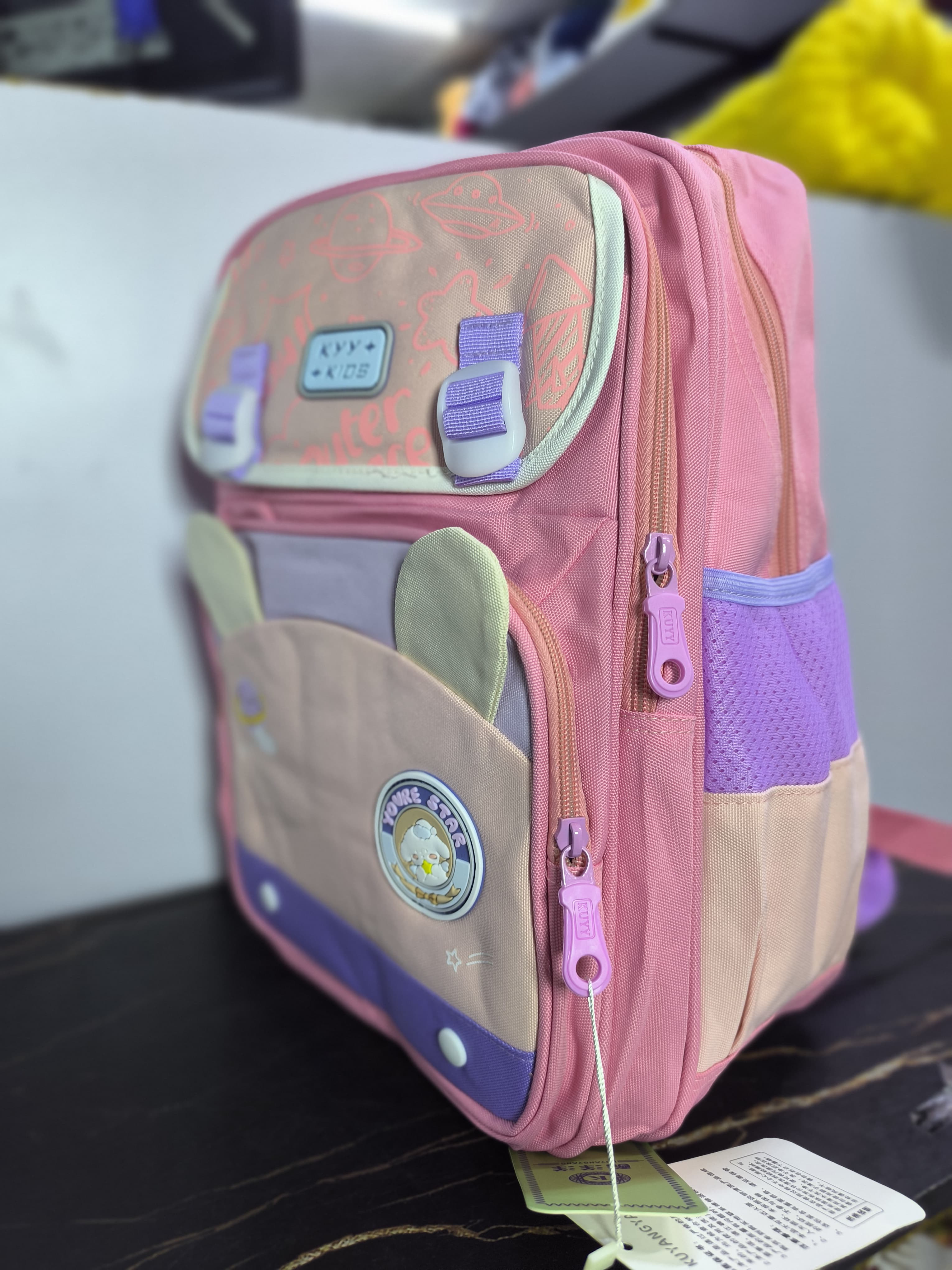 KIDS Heavy capacity school bag**Type:* Back pack
▪️ *Material:* Oxford
▪️ *Closure:* zipper
▪️ *Suitable for grade 1-4*