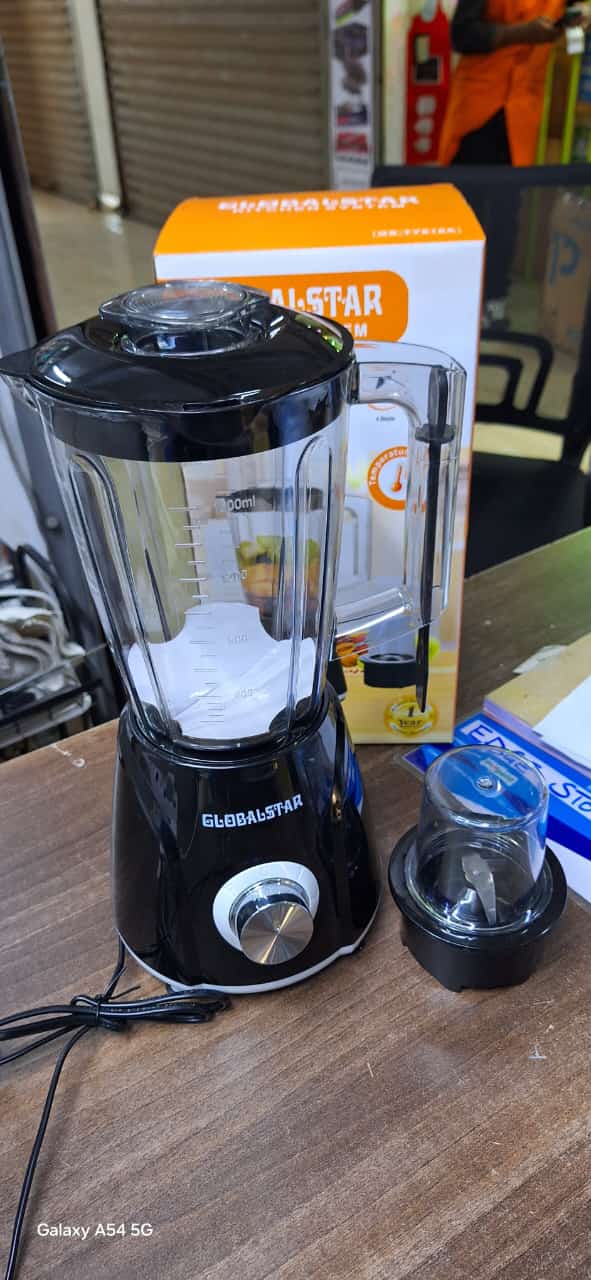 🍹 SmartPro Blender 🍹

Make healthy drinks and meals effortlessly with the SmartPro blender. Designed with a powerful motor and sharp, durable blades, it blends smoothies, juices, sauces, and soups s