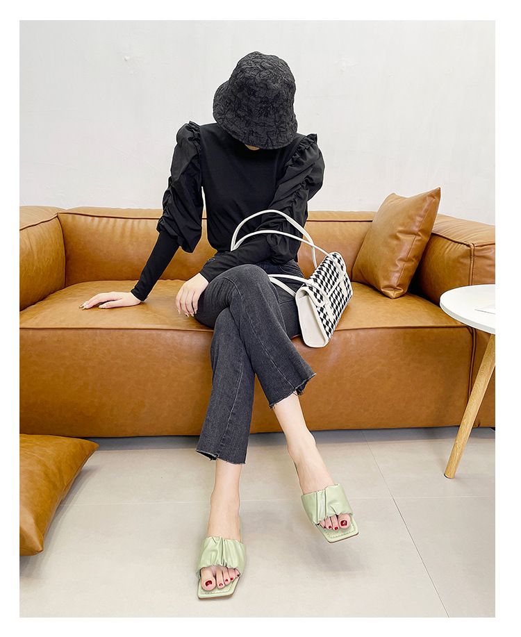 Slipper Lady Women Fanshionable Flat Heeled Slippers Women's New Summer Outerwear Fashion Wrinkle Sandals Square Toe Fairy Style Mules Clogs