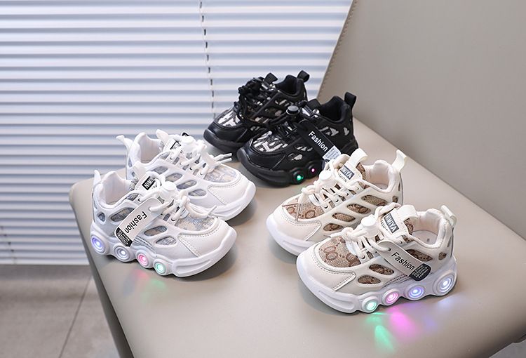Kids Shoes Kids Sneaker Spring Autumn New LED Light Shoes Children's Shoes Breathable Children 1-6 Years Old Luminous Shoes Leisure Sports Shoes