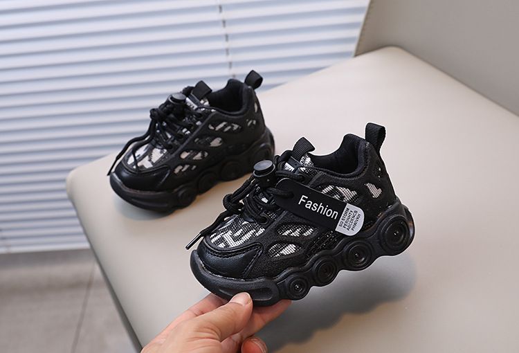 Kids Shoes Kids Sneaker Spring Autumn New LED Light Shoes Children's Shoes Breathable Children 1-6 Years Old Luminous Shoes Leisure Sports Shoes