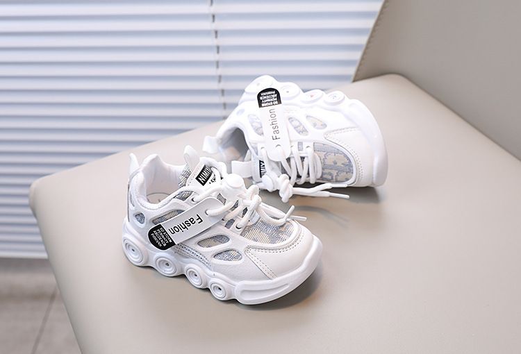 Kids Shoes Kids Sneaker Spring Autumn New LED Light Shoes Children's Shoes Breathable Children 1-6 Years Old Luminous Shoes Leisure Sports Shoes