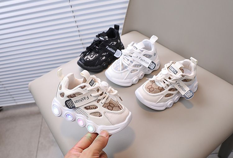 Kids Shoes Kids Sneaker Spring Autumn New LED Light Shoes Children's Shoes Breathable Children 1-6 Years Old Luminous Shoes Leisure Sports Shoes