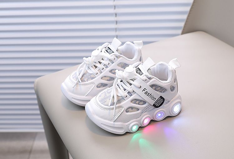 Kids Shoes Kids Sneaker Spring Autumn New LED Light Shoes Children's Shoes Breathable Children 1-6 Years Old Luminous Shoes Leisure Sports Shoes