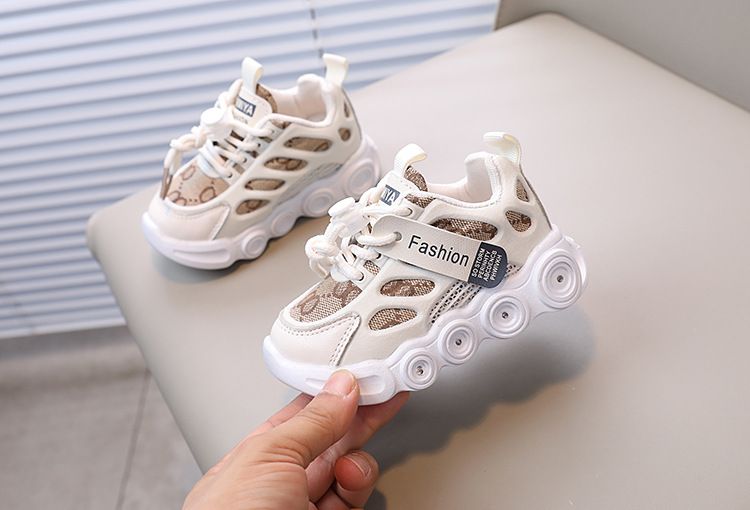 Kids Shoes Kids Sneaker Spring Autumn New LED Light Shoes Children's Shoes Breathable Children 1-6 Years Old Luminous Shoes Leisure Sports Shoes