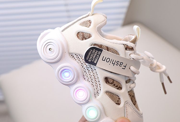 Kids Shoes Kids Sneaker Spring Autumn New LED Light Shoes Children's Shoes Breathable Children 1-6 Years Old Luminous Shoes Leisure Sports Shoes