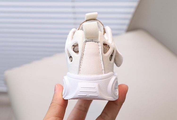 Kids Shoes Kids Sneaker Spring Autumn New LED Light Shoes Children's Shoes Breathable Children 1-6 Years Old Luminous Shoes Leisure Sports Shoes
