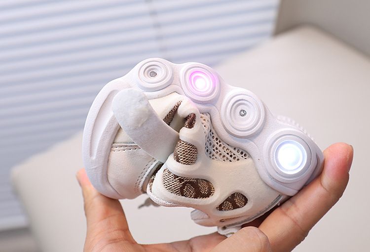 Kids Shoes Kids Sneaker Spring Autumn New LED Light Shoes Children's Shoes Breathable Children 1-6 Years Old Luminous Shoes Leisure Sports Shoes