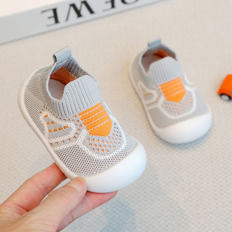 Baby Shoes Spring Autumn Children's Breathable Indoor And Outdoor Shoes Baby Soft Sole Anti-Collision Walking Shoes Fashionable Flyknit Mesh Shoes for Boys Girls