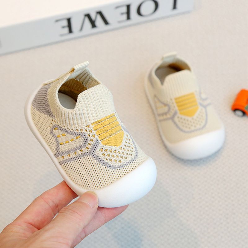 Baby Shoes Spring Autumn Children's Breathable Indoor And Outdoor Shoes Baby Soft Sole Anti-Collision Walking Shoes Fashionable Flyknit Mesh Shoes for Boys Girls