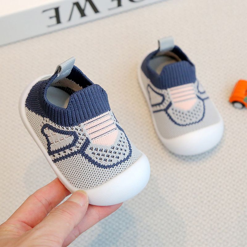 Baby Shoes Spring Autumn Children's Breathable Indoor And Outdoor Shoes Baby Soft Sole Anti-Collision Walking Shoes Fashionable Flyknit Mesh Shoes for Boys Girls