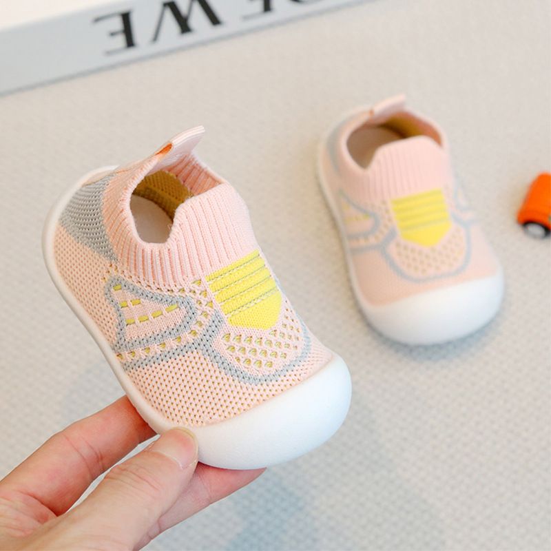 Baby Shoes Spring Autumn Children's Breathable Indoor And Outdoor Shoes Baby Soft Sole Anti-Collision Walking Shoes Fashionable Flyknit Mesh Shoes for Boys Girls