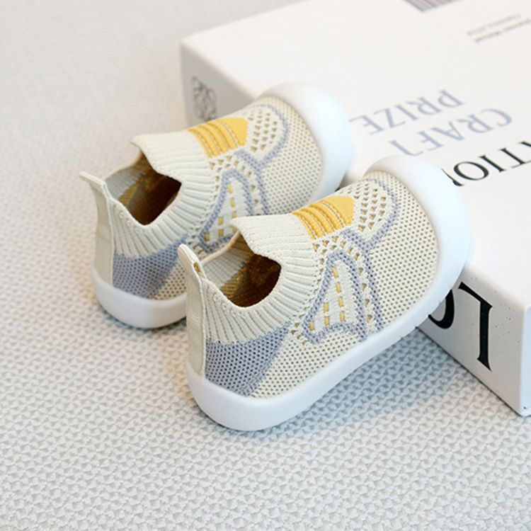 Baby Shoes Spring Autumn Children's Breathable Indoor And Outdoor Shoes Baby Soft Sole Anti-Collision Walking Shoes Fashionable Flyknit Mesh Shoes for Boys Girls