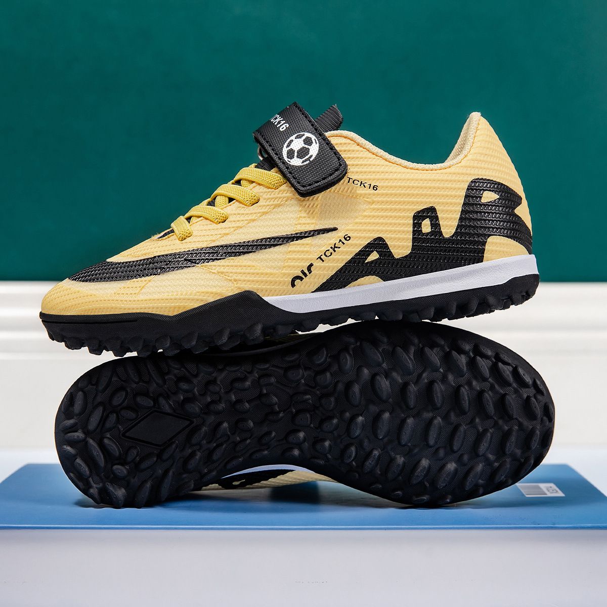 Children's Football Shoes with Velcro Boys' Students' Competition Training Shoes High-Quality Girls' Artificial Ground Soccer Shoes Kids Shoes Sneakers