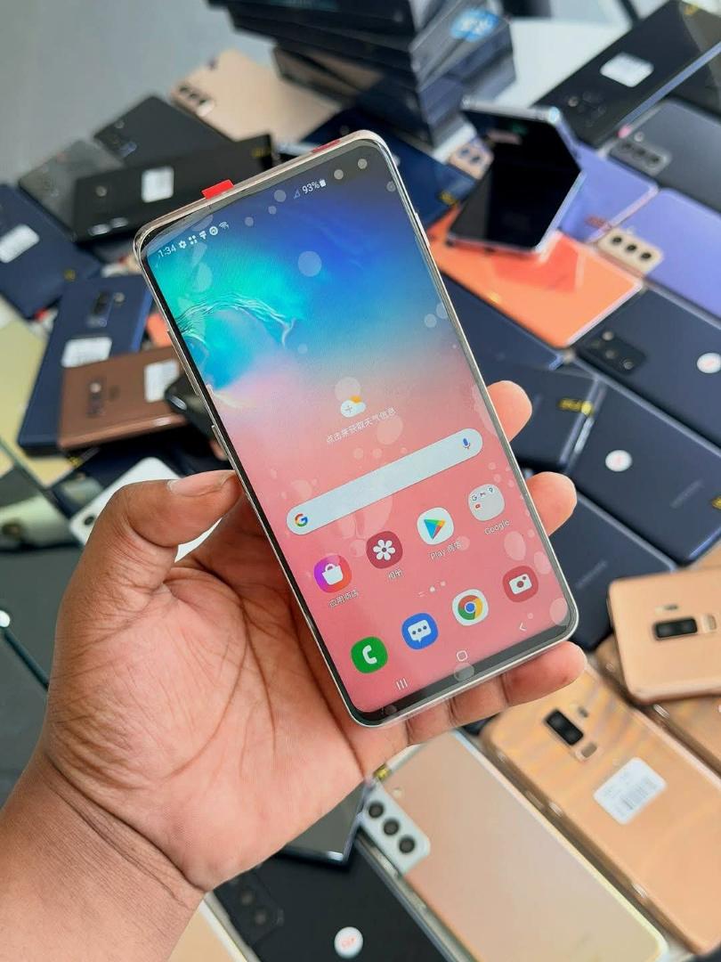 Samsung Galaxy s10 (refurbished) single sim with 8gb ram and 128 gb rom, no dot or line on screen, clean piece, face unlock ,without fingerprint