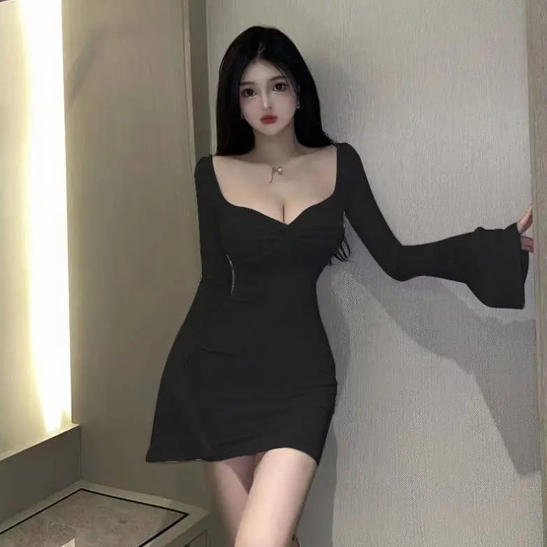 Sexy flared sleeves, square collar, hip hugging short skirt, women's jumpsuit, fashionable temperament, versatile in the workplace, Instagram style skirt