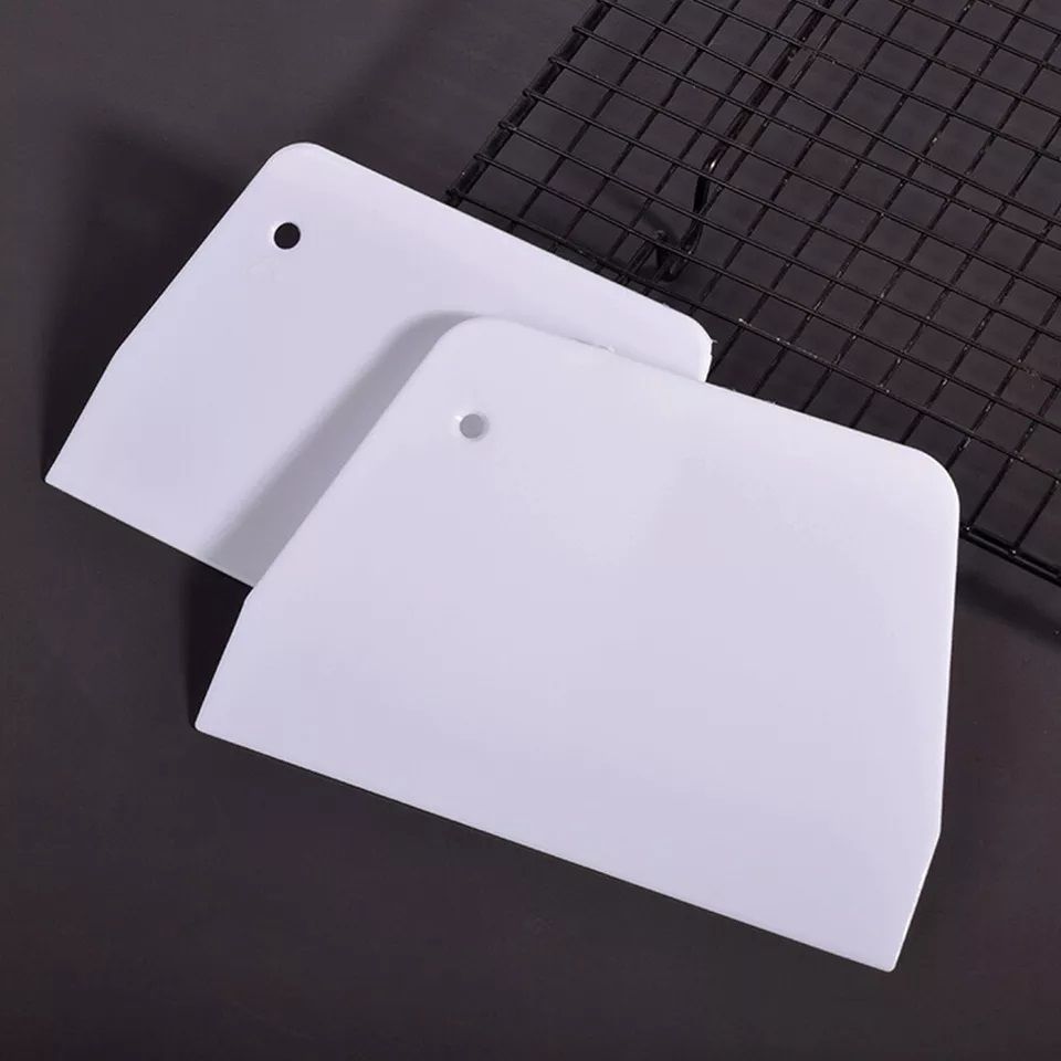 Multipurpose Plastic Cutter Dough Scraper Kitchen Baking Cake Food Kitchen Tools, Food Safe Plastic Dough Cutter, Flexible Plastic Scraper, Multipurpose Food Scrappers for Bread Dough Cutting