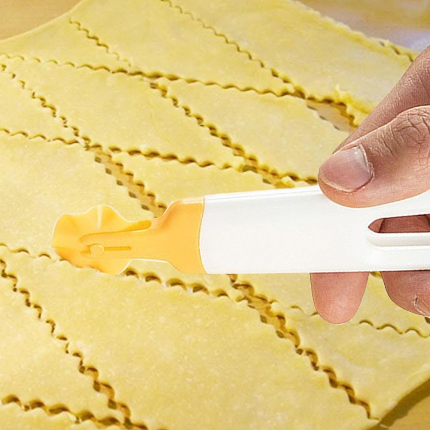 Pastry wheel dough roller with 4-in-1 design cutting cutter ravioli noodles cookies pasta