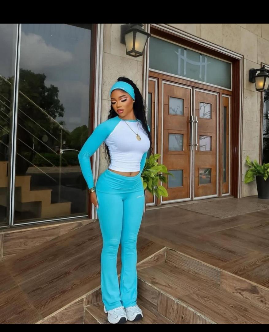Women's 2-Piece Lounge Set – Crop Top & High-Waisted Flared Pants