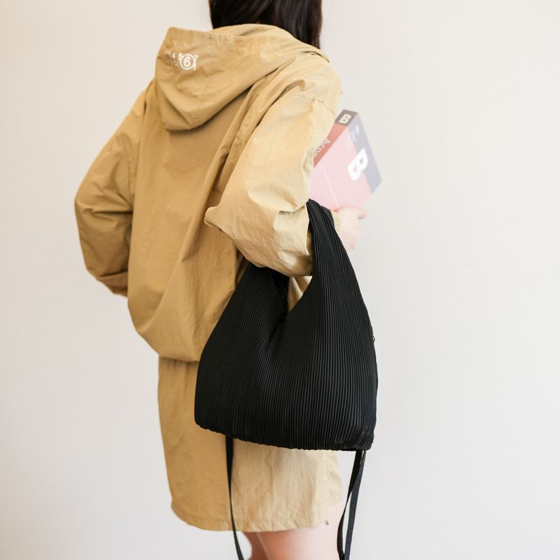 New women's bag, pleated bag, handbag, shoulder bag, crossbody bag, 2024 autumn niche large capacity Korean version, special features