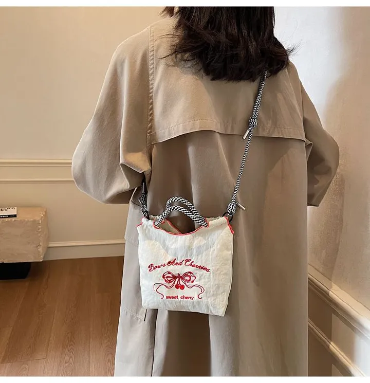 Bag for women 2025 new large capacity tote small shoulder bag butterfly embroidery handbag niche trend single shoulder crossbody bag