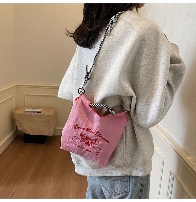 Bag for women 2025 new large capacity tote small shoulder bag butterfly embroidery handbag niche trend single shoulder crossbody bag