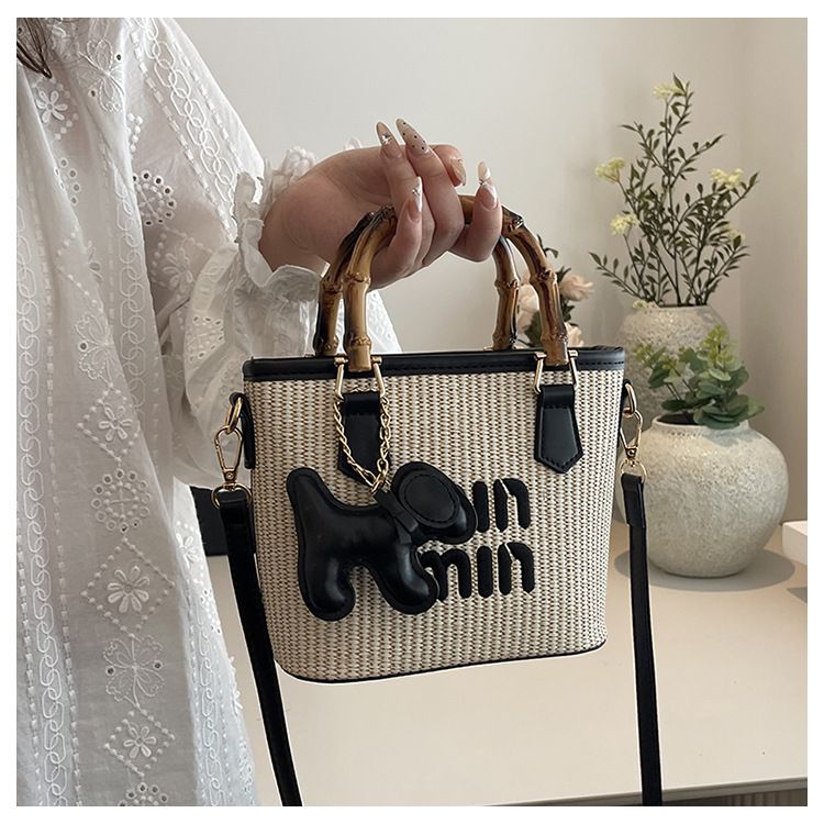 High looks, Western style, high-end fashion, 2025 internet celebrity letters, exquisite crossbody handbag for travel