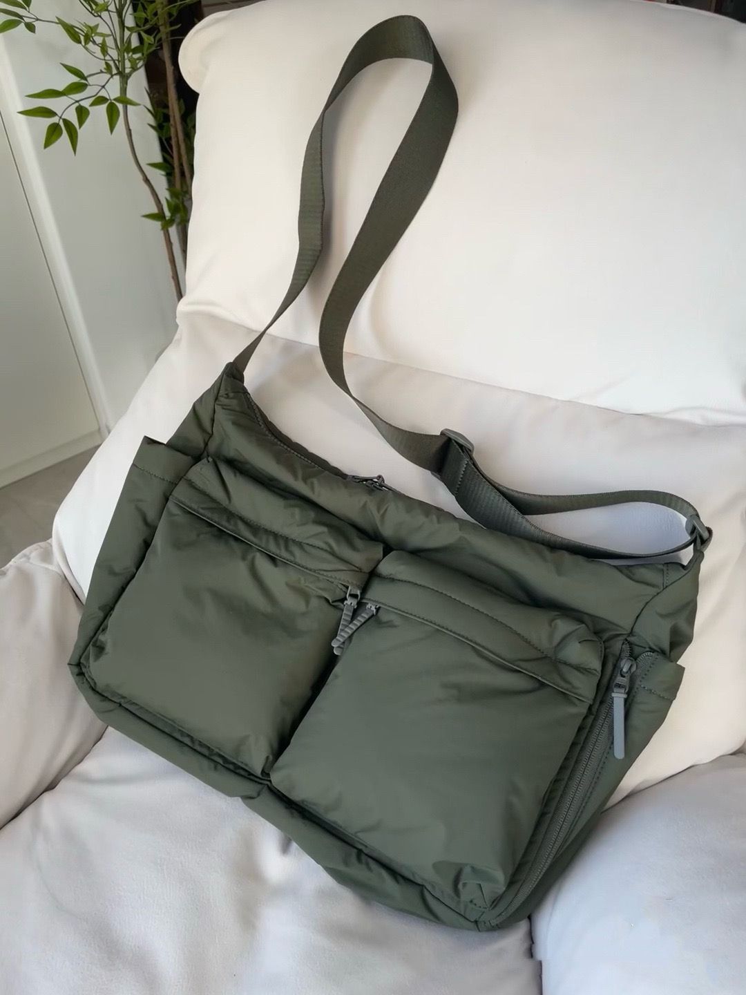 New unisex casual versatile crossbody bag in physical store, same high-end single shoulder bag, large capacity tote bag