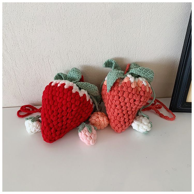 Finished crocheted yarn strawberry bag, cute new women's bag, trendy and creative woven bag, fashionable single shoulder crossbody bag