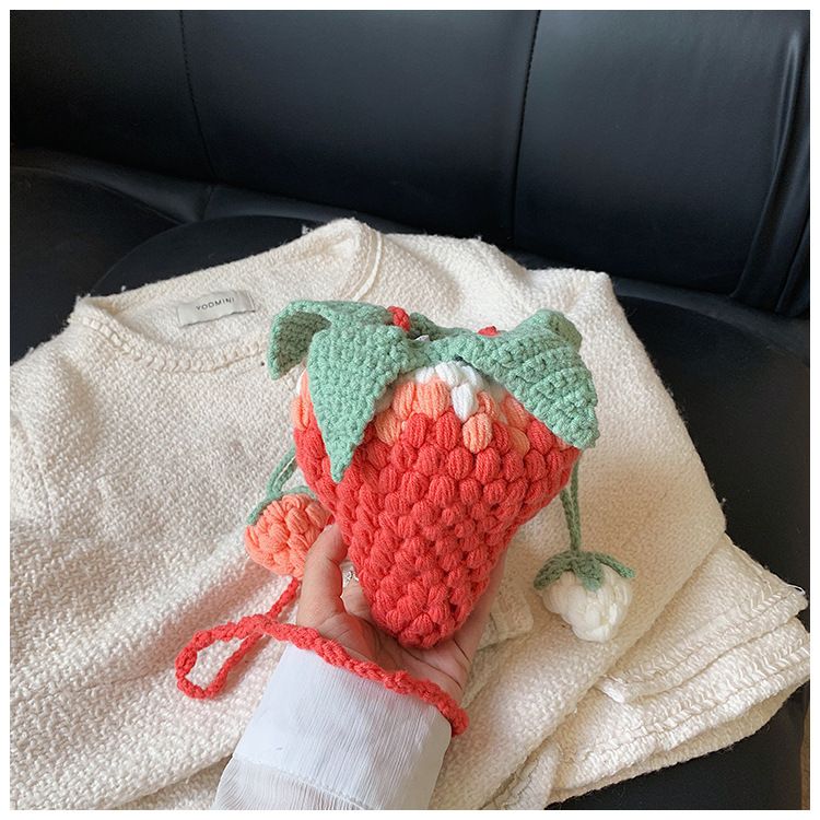 Finished crocheted yarn strawberry bag, cute new women's bag, trendy and creative woven bag, fashionable single shoulder crossbody bag
