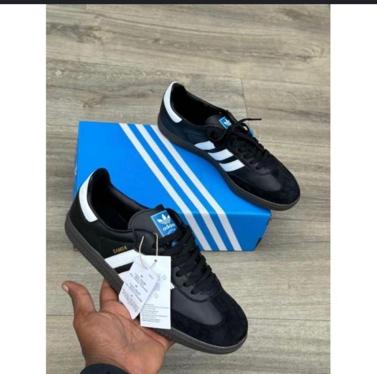 ADIDAS SAMBA Quality Leather Unisex Sneakers: Expertly crafted with premium leather, offering timeless style and comfort for both men and women. Perfect for casual and everyday wear