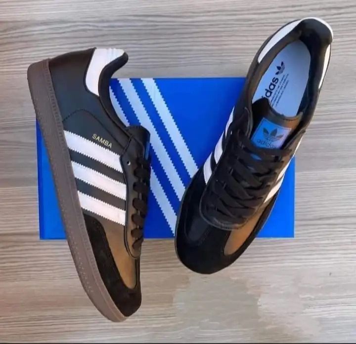 ADIDAS SAMBA Quality Leather Unisex Sneakers: Expertly crafted with premium leather, offering timeless style and comfort for both men and women. Perfect for casual and everyday wear