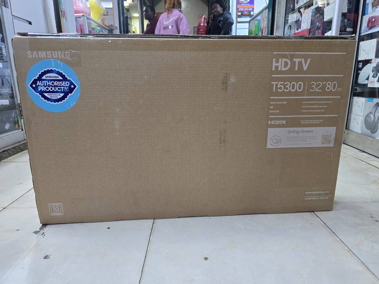 📺 Samsung 32” Smart Android TV – Big Entertainment in a Sleek Size! 🌟

Step into a world of crystal-clear visuals and smart features with the Samsung 32-Inch Smart Android TV! 😍
🎬 Stream your favo