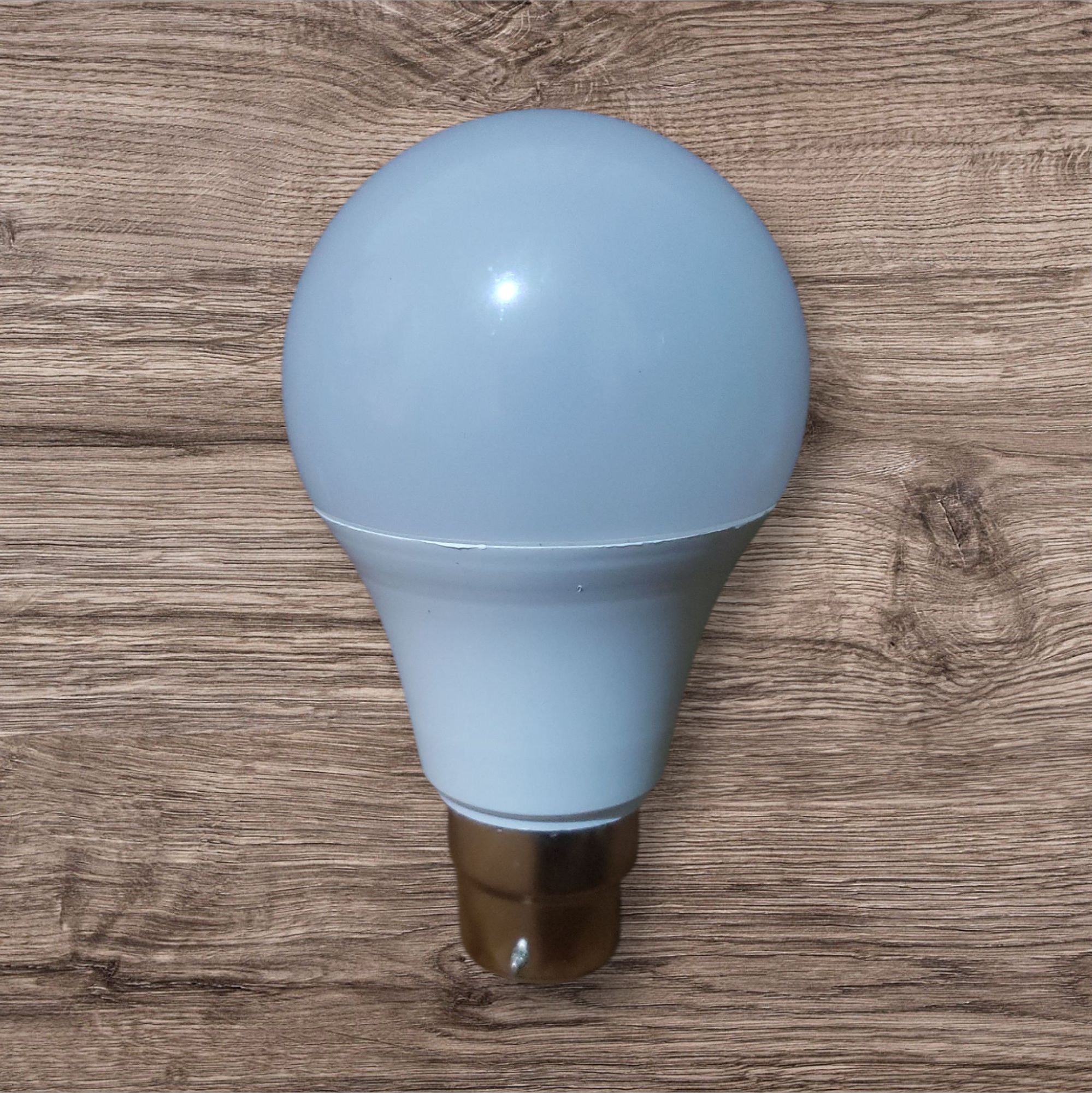 NEW SALES Vell max 9 Watts 3 Colour Changing LED Bulb