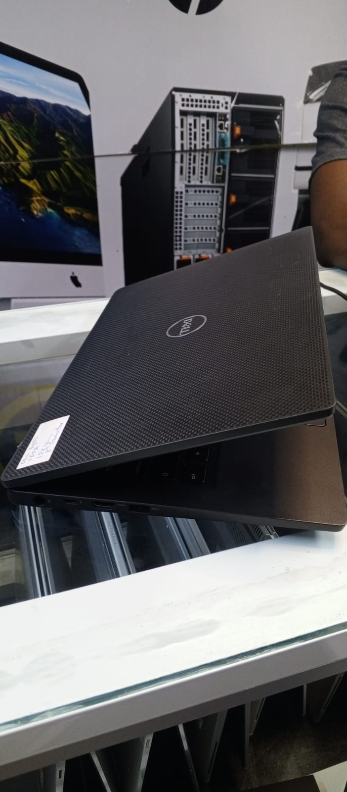 Dell Latitude 7400 – 8th Gen Intel Core i5, 16GB RAM, 128GB SSD | Ultra-Slim, High-Performance Business Laptop with Long Battery Life & Premium Build