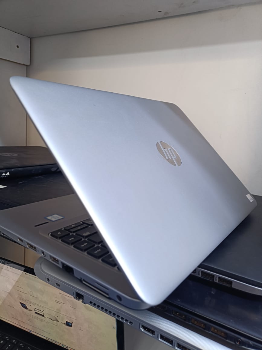 The HP EliteBook 840 G3 is a sleek, lightweight, and durable business laptop designed for professionals who need performance and portability. Powered by an Intel Core i5 6th Gen processor, 8GB RAM,