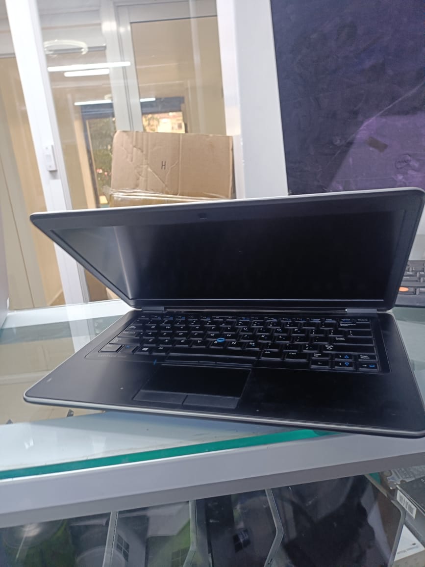 Dell Latitude 7440 | Professional Laptop with High-Speed Core i7, 8GB RAM & 500GB Storage | Perfect for Multitasking VERY PORTABLE