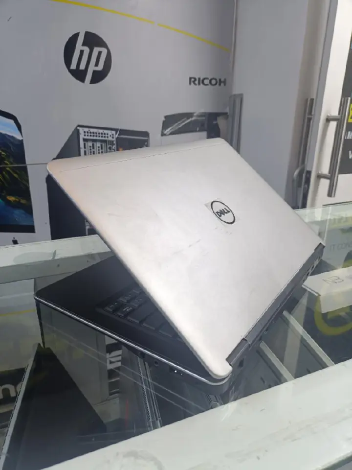 Dell latitude 7440 Core i5 Specs

Processor: Intel Core i7 (4th generation) processor.

RAM: 8GB of DDR3 or DDR3L RAM. 

Storage: 500GB Hard Disk Drive (HDD).