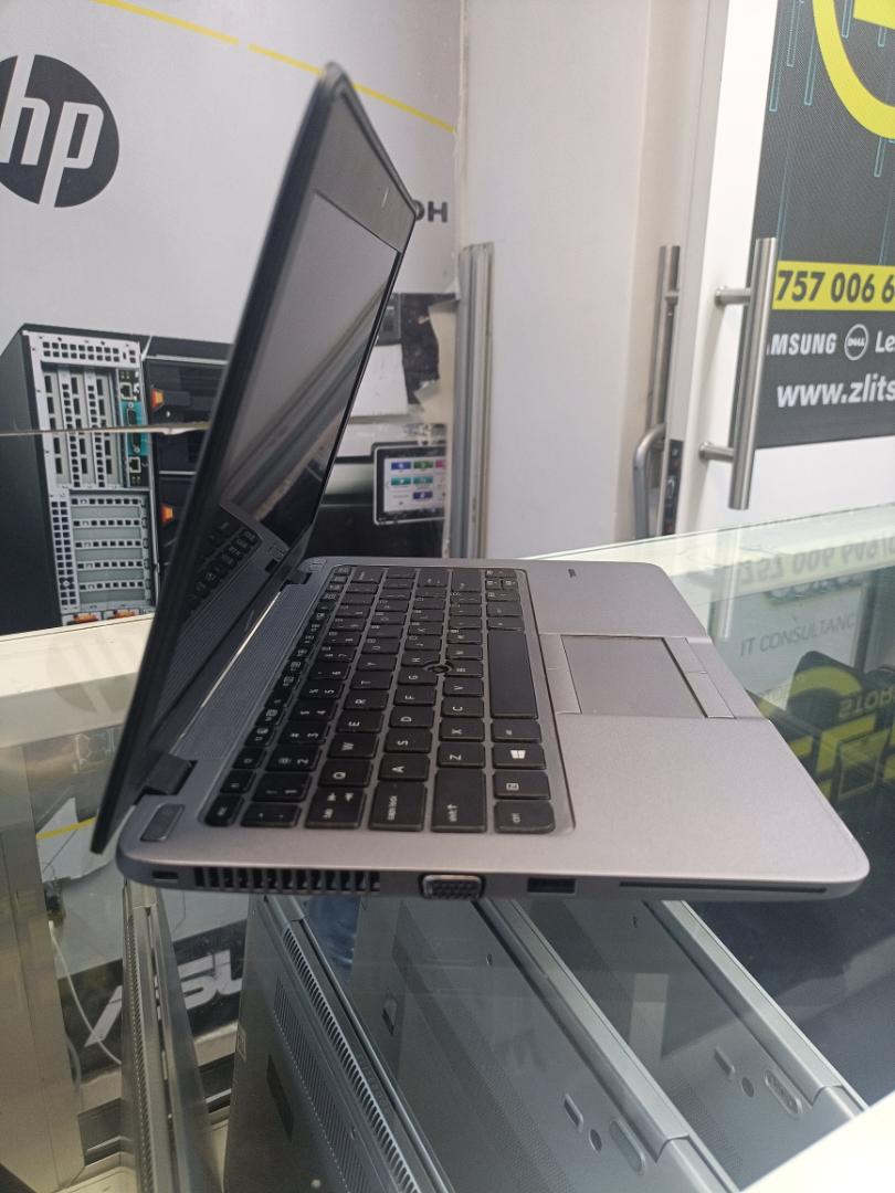 very portable and reliable Hp elitebook 820 g2 coi5 5th generation 8gbram 256ssd black 12"