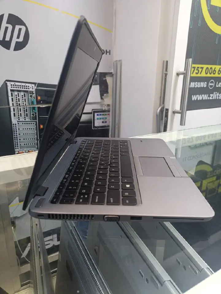 very portable and reliable Hp elitebook 820 g2 coi5 5th generation 8gbram 256ssd black 12"