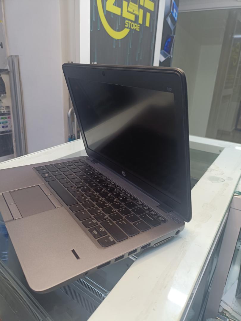 very portable and reliable Hp elitebook 820 g2 coi5 5th generation 8gbram 256ssd black 12"