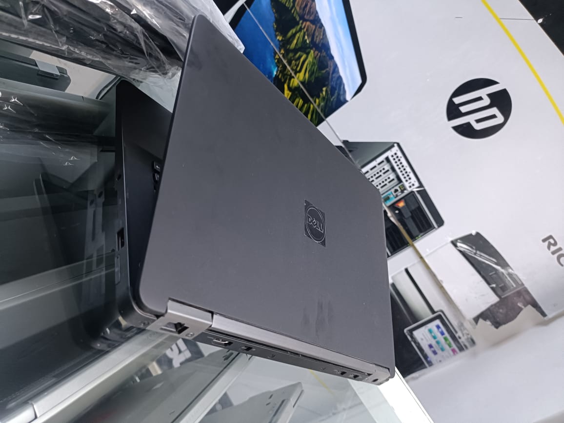 Dell Latitude E7270 is a business-focused ultrabook laptop featuring a 6th generation Intel Core i5-6300U processor, 8GB of DDR4 RAM, and a 256GB SSD. It has a 12.5-inch display with a 1366x768
