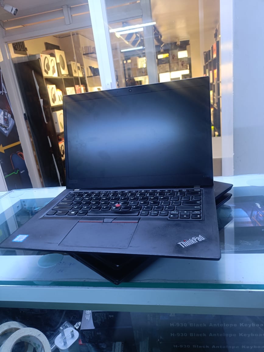 Lenovo ThinkPad X390 | 13.3” Ultra Slim Business Laptop | Intel Core i5 8th Gen | 8GB RAM | 256GB SSD | Lightweight Professional Notebook | Durable ThinkPad Build with Fingerprint Reader & Backlit Key