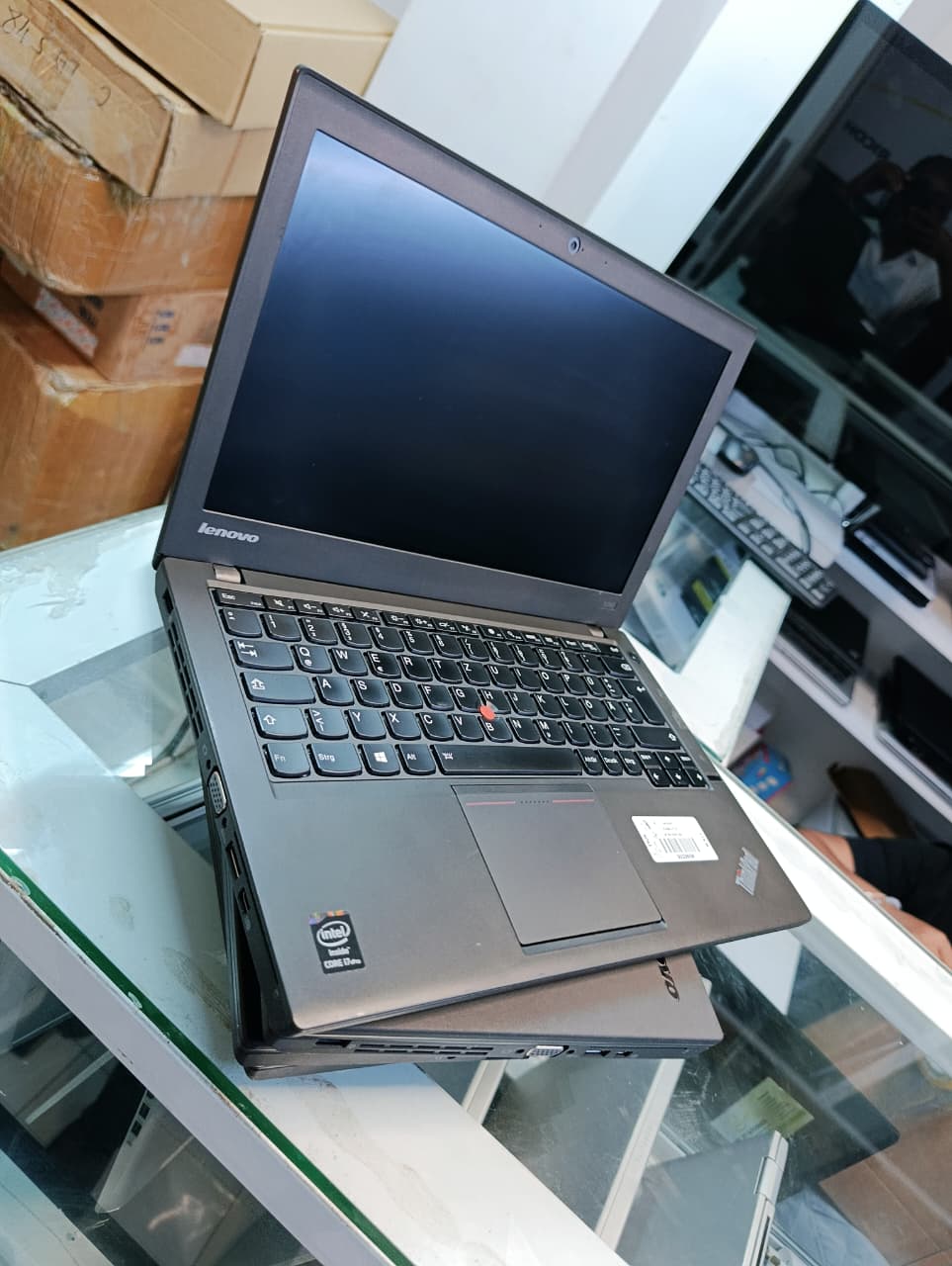 LENOVO THINKPAD X240 COI5 4TH GENERATION 8GBRAM 256GBSSD BLACK
Sleek and lightweight design, starting at just 3.04 lbs, for easy portability
Comprehensive connectivity options, including USB 3.0, HDMI