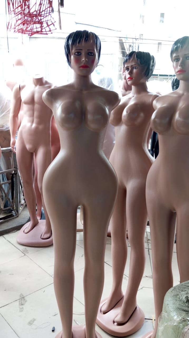 Generic full body female Maneqqune/dummy