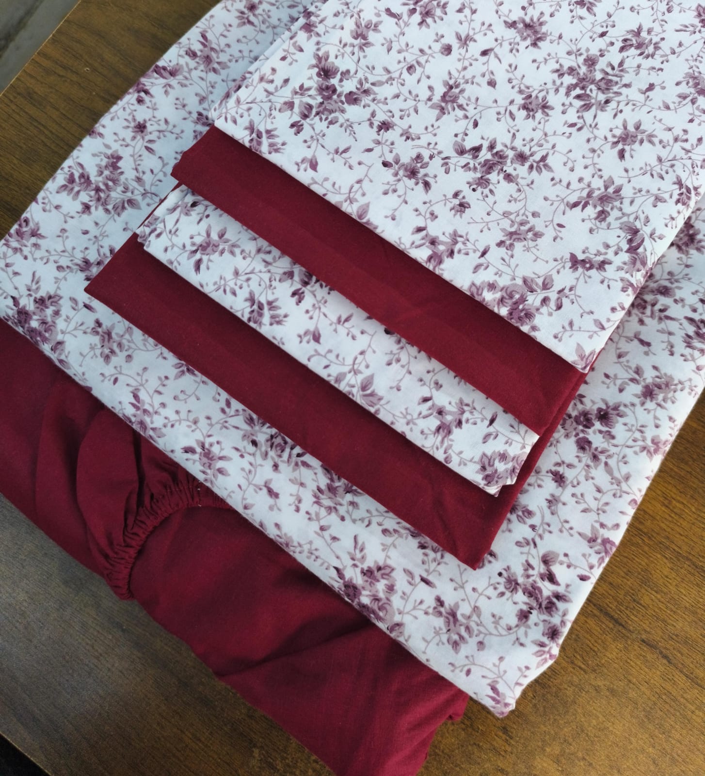 6 pieces (7x8) High quality Pure Cotton Bedsheet Set – 1 Flat Sheet, 1 Fitted Sheet (Elastic/bludder), 4 Pillowcases