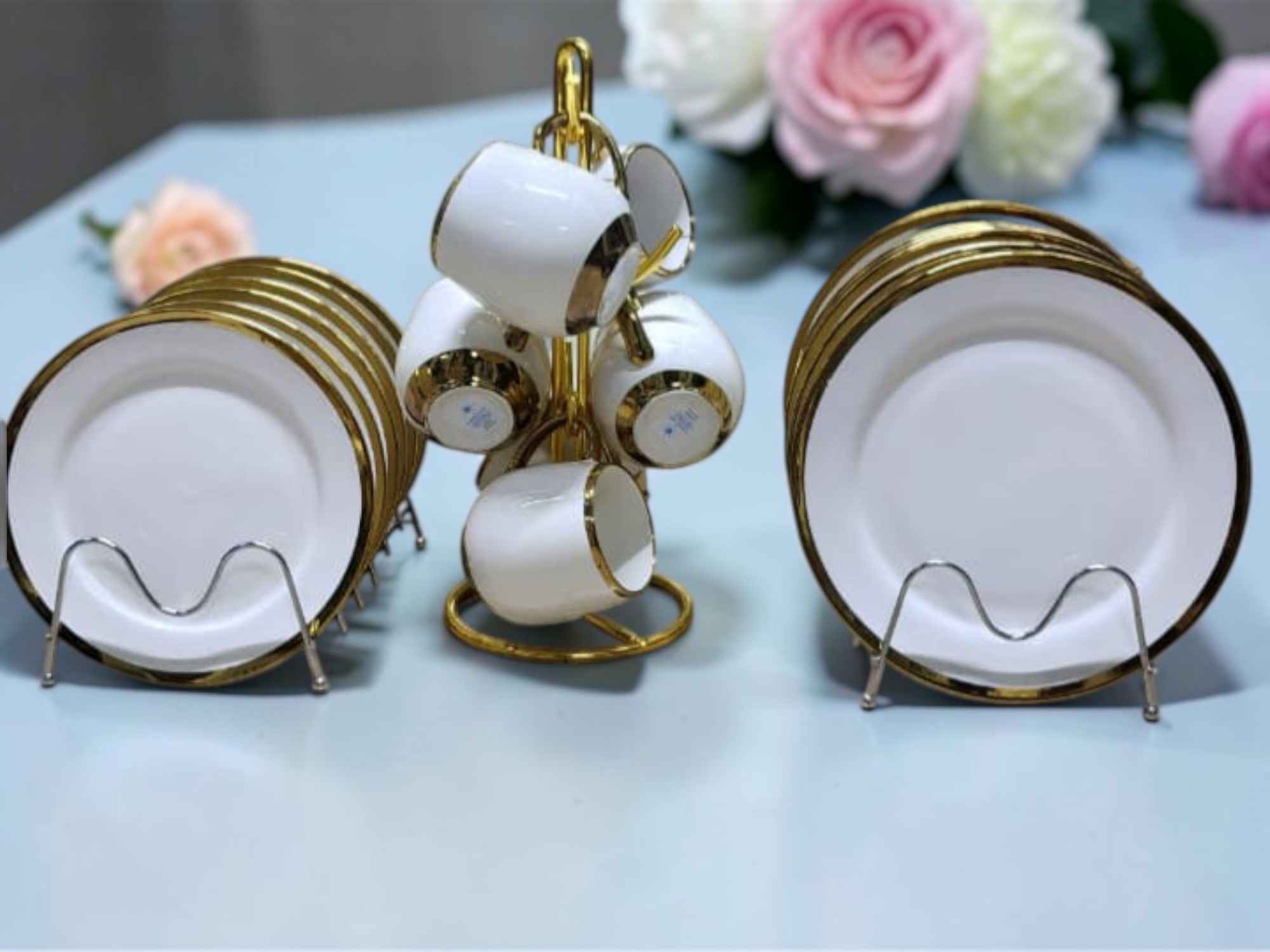 18 Pieces All white Gold Ring Dinner Set .Includes 6 Big Plates, 6 Side Plates, 6 Pot Like Mugs.
