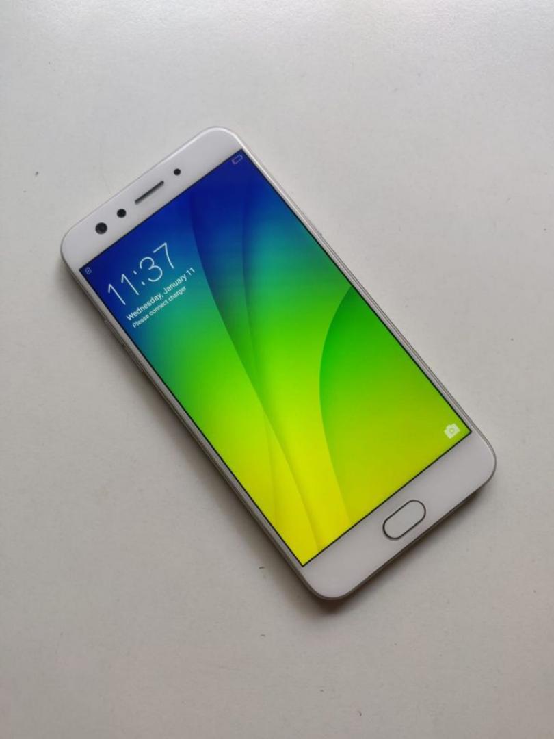 Refurbished Oppo A37,3+32gb with a free fast charging cable